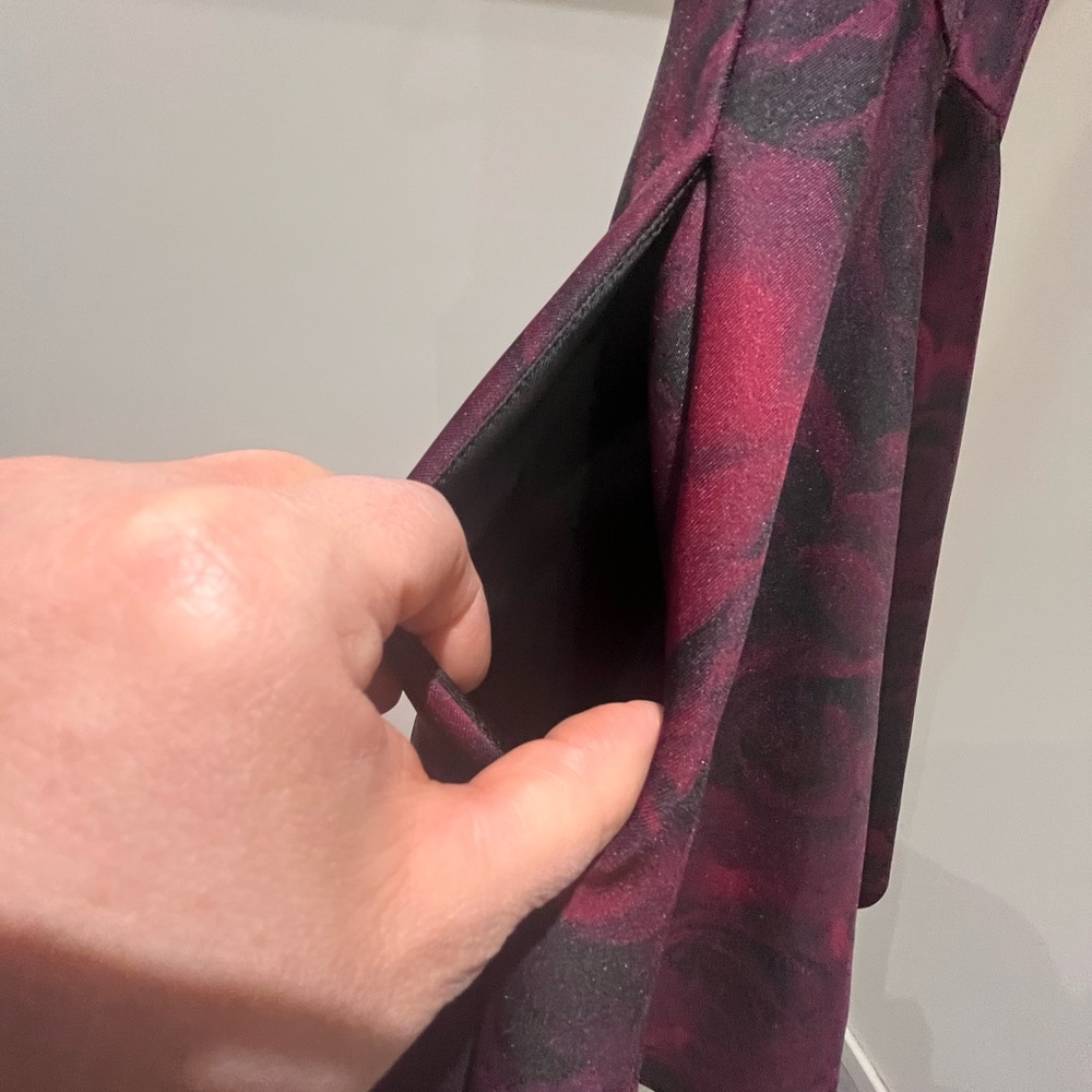 RW&CO. Spécial Édition ELLE Wine and Black Rose-Print High-Low Fit & Flare Dress - Picture 10 of 16
